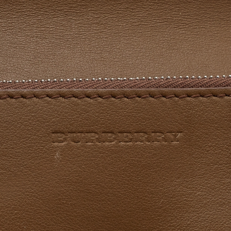 Pre Owned Burberry Navy Blue Leather Logo Embossed Bifold Wallet