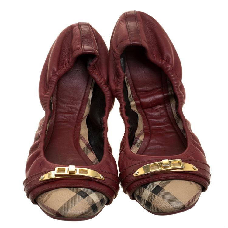 Pre Owned Burberry Red Leather and Nova Check PVC Drayton Twistlock Ballet Flats Size 39