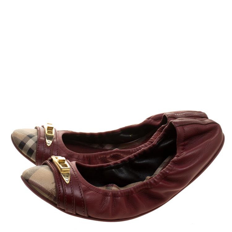 Pre Owned Burberry Red Leather and Nova Check PVC Drayton Twistlock Ballet Flats Size 39