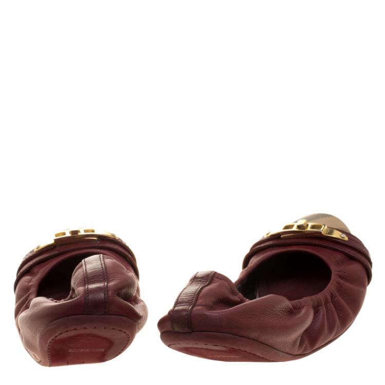 Pre Owned Burberry Red Leather and Nova Check PVC Drayton Twistlock Ballet Flats Size 39