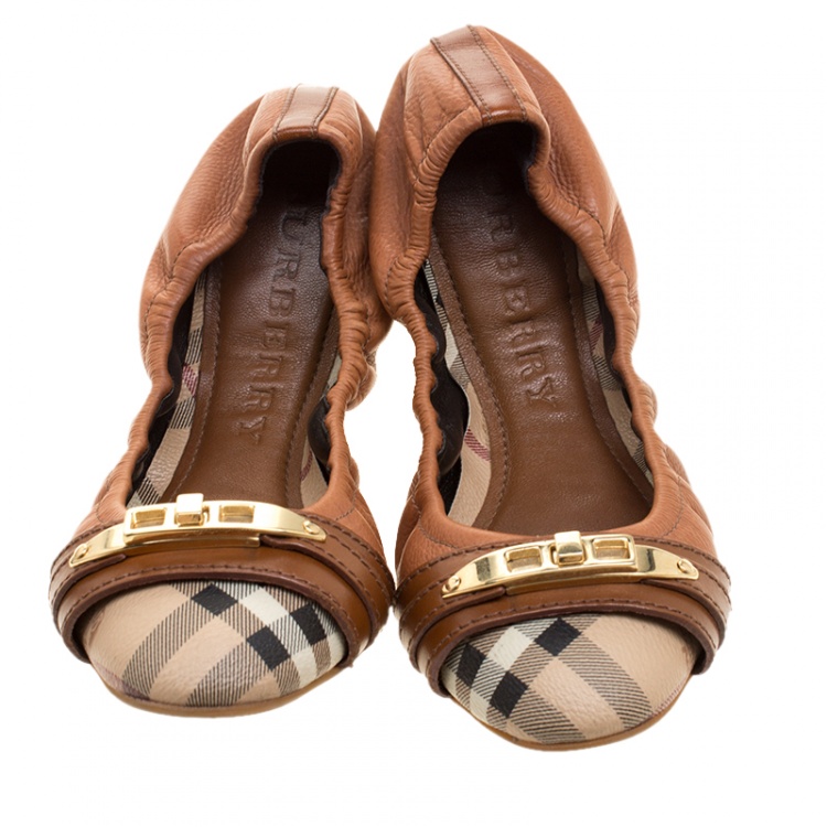 مملوكة مسبقًا Burberry Brown Leather and Nova Check Canvas Drayton Twistlock Scrunch Ballet Flats Size 36