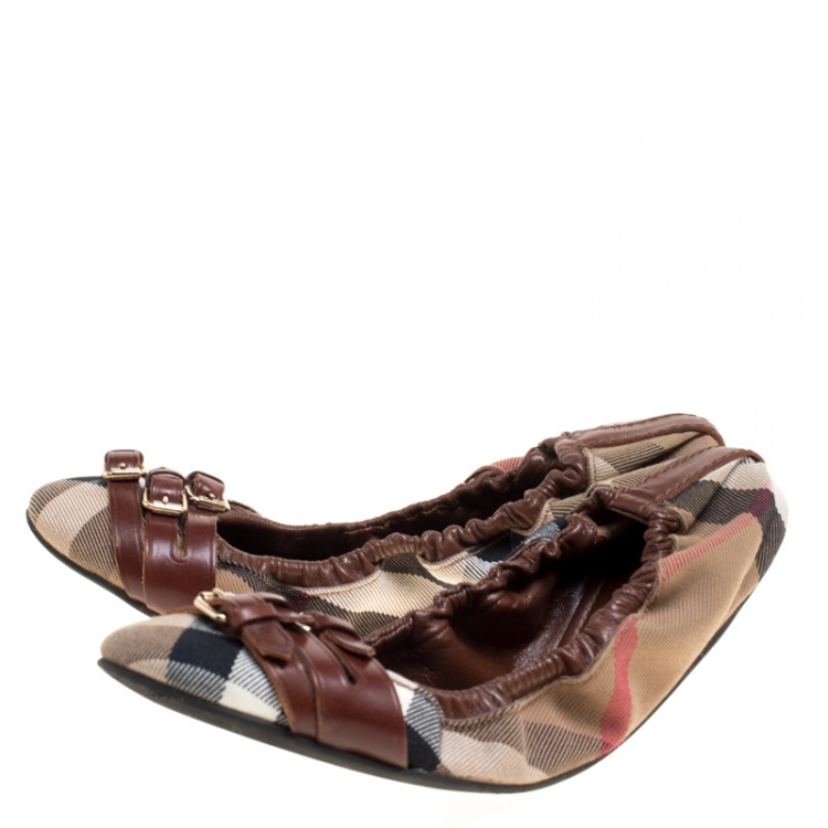 Pre Owned Burberry Beige/Brown Novacheck Canvas and Leather Buckle Scrunch Ballet Flats Size 39