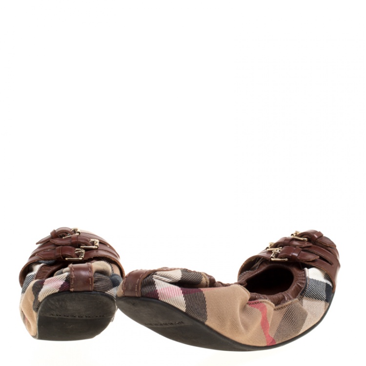 Pre Owned Burberry Beige/Brown Novacheck Canvas and Leather Buckle Scrunch Ballet Flats Size 39