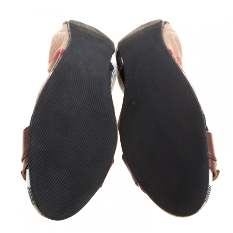 Pre Owned Burberry Beige/Brown Novacheck Canvas and Leather Buckle Scrunch Ballet Flats Size 39