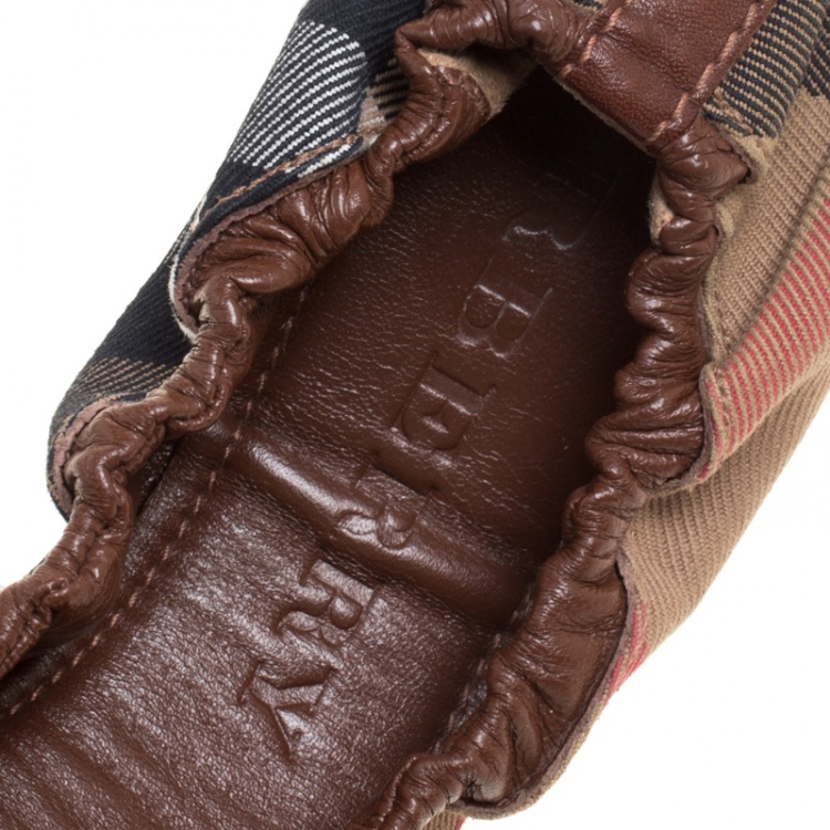 Pre Owned Burberry Beige/Brown Novacheck Canvas and Leather Buckle Scrunch Ballet Flats Size 39