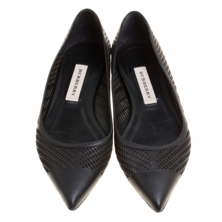 Pre Owned Burberry Black Laser Cut Leather Bradshaw Pointed Toe Flats Size 39