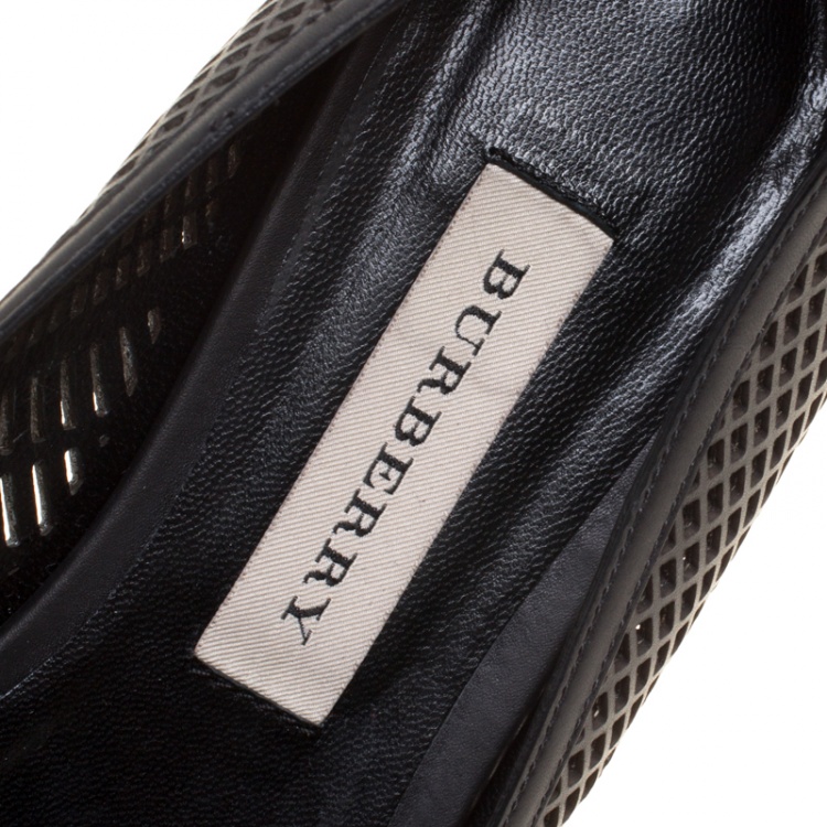 Pre Owned Burberry Black Laser Cut Leather Bradshaw Pointed Toe Flats Size 39