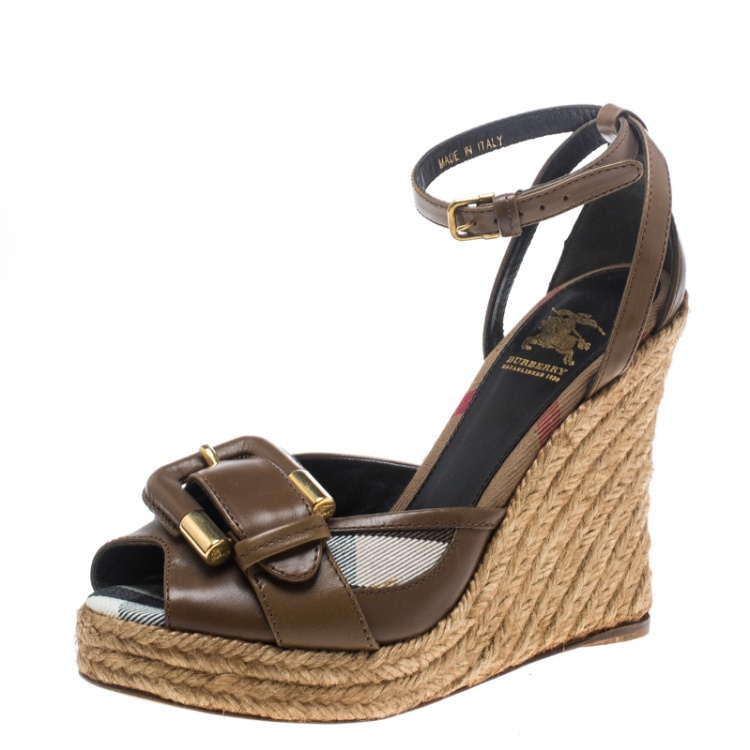 【関税込み】BURBERRY 'Peep' sandals Burberry Peep Sandal in Black | FWRD