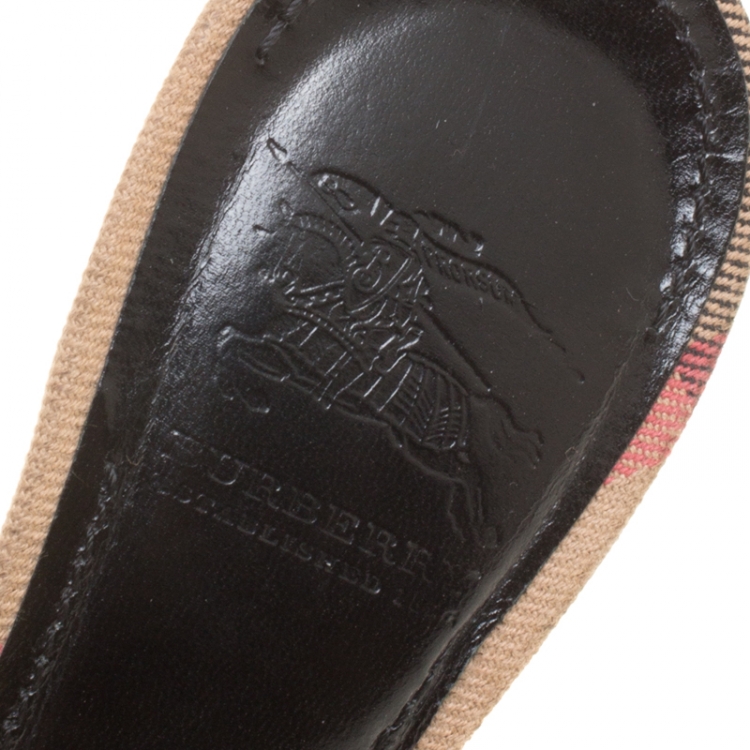 مملوكة مسبقًا Burberry Black Leather Cross Strap Slides Size 36