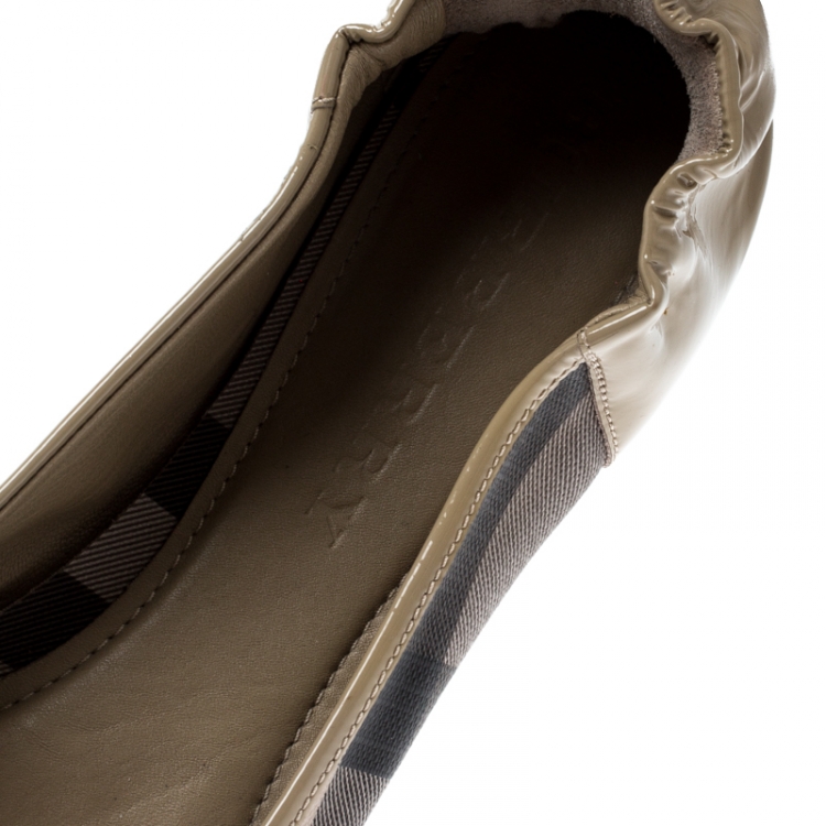 Pre Owned Burberry Patent Leather And Nova Check Canvas Scrunch Ballet Flats Size 41