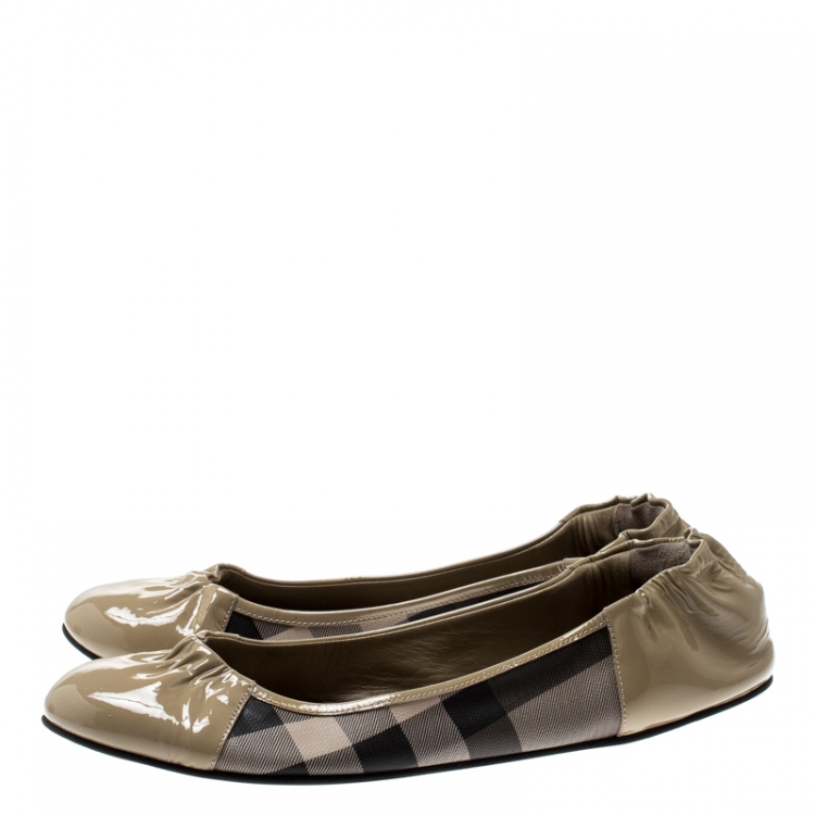 Pre Owned Burberry Patent Leather And Nova Check Canvas Scrunch Ballet Flats Size 41