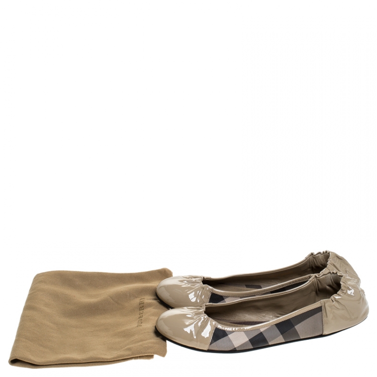 Pre Owned Burberry Beige Bead Check Patent Leather and PVC Scrunch Ballet Flats Size 39