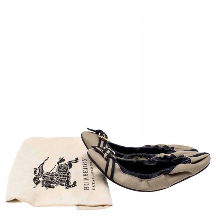Pre Owned Burberry Khaki Canvas Buckle Detail Scrunch Ballet Flats Size 39
