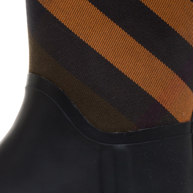 Pre Owned Burberry Black/Orange House Check Fabric and Rubber Clemence Rain Boots Size 39