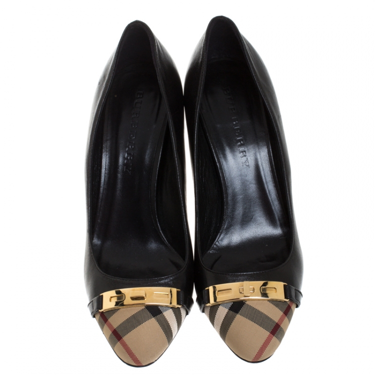 Pre Owned Burberry Black/Beige Check Canvas And Leather HC Twist Lock Firbank85 Pumps Size 37.5