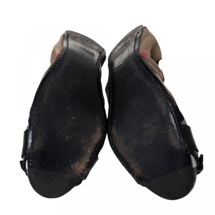 Pre Owned Burberry Novacheck Canvas and Leather Buckle Scrunch Ballet Flats Size 38.5