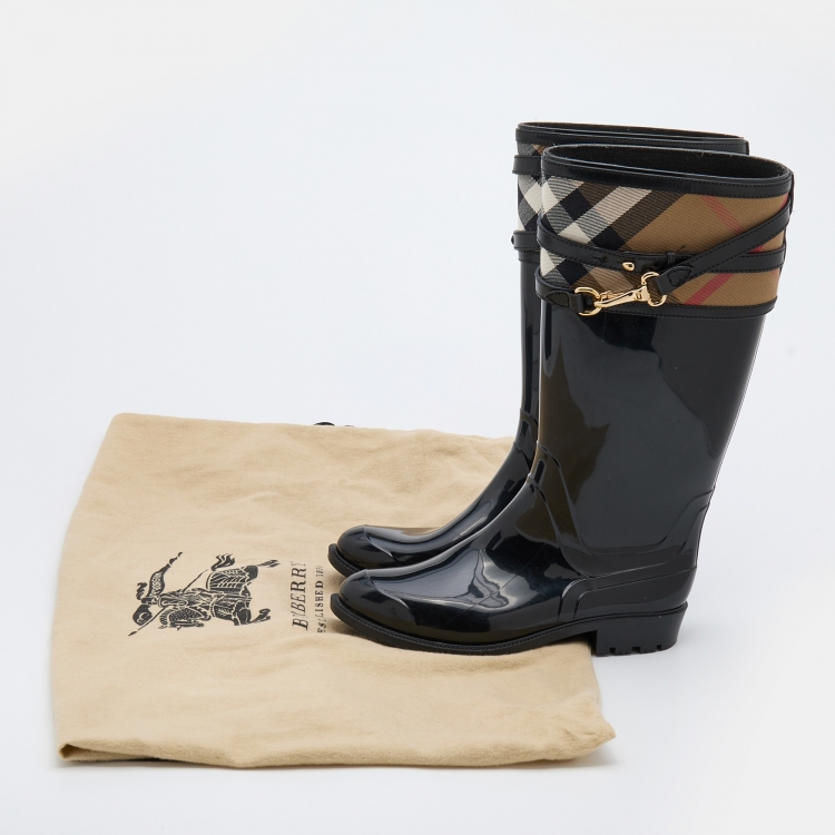 Pre Owned Burberry Black/Beige Rubber and Nova Check Canvas Rain Boots Size 39