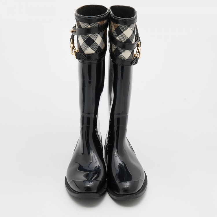 Pre Owned Burberry Black/Beige Rubber and Nova Check Canvas Rain Boots Size 39