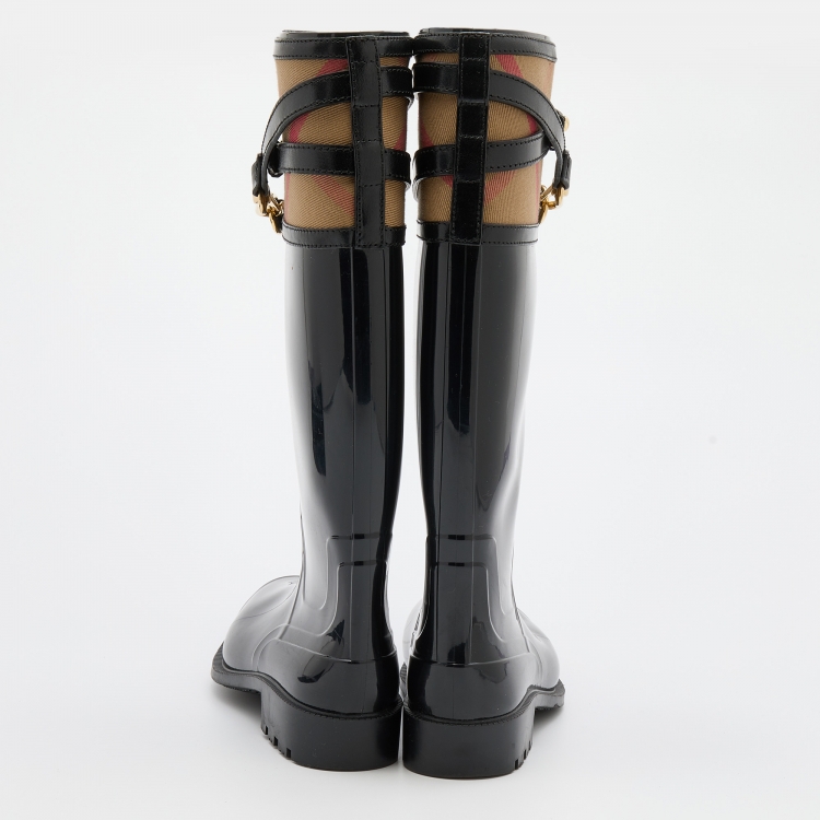 Pre Owned Burberry Black/Beige Rubber and Nova Check Canvas Rain Boots Size 39