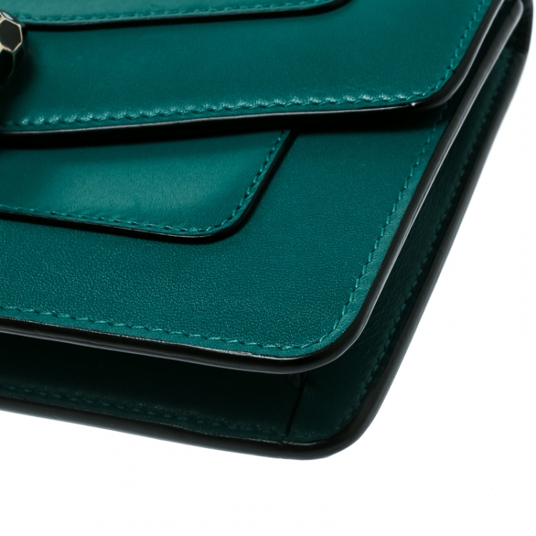 مملوكة مسبقًا Bvlgari Green Leather Serpenti Forever Shoulder Bag