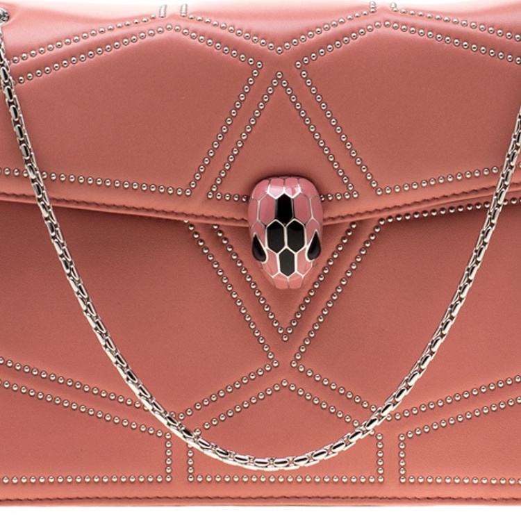 مملوكة مسبقًا Bvlgari Pink Studded Leather Medium Serpenti Forever Shoulder Bag