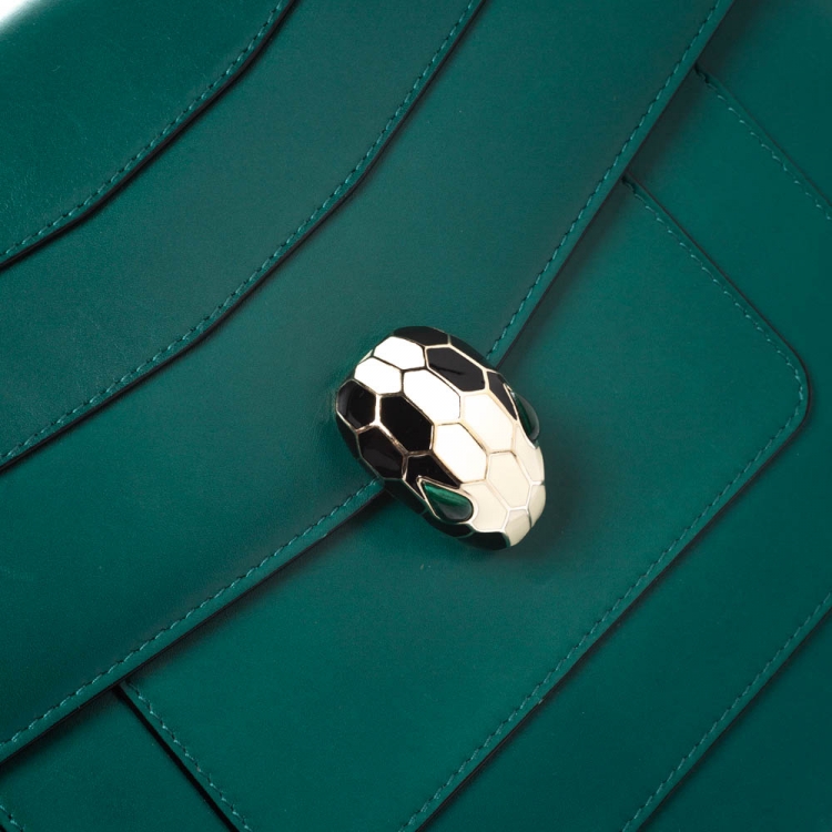 مملوكة مسبقًا Bvlgari Green Leather Large Serpenti Forever Shoulder Bag