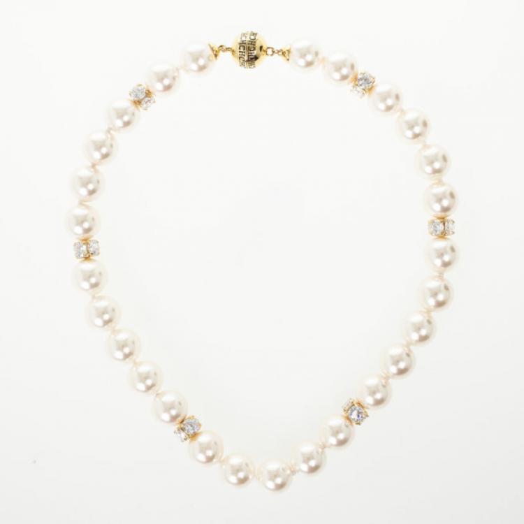 Pre Owned Carolina Herrera Faux Pearl Necklace