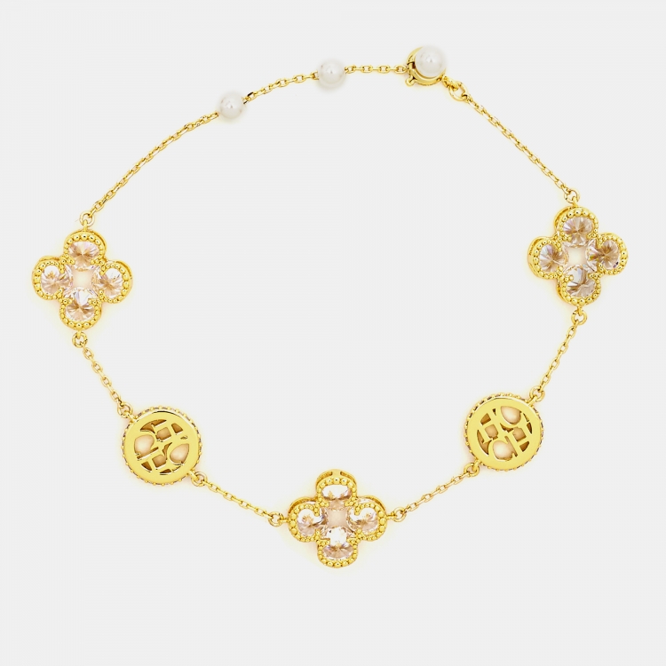 Pre Owned Carolina Herrera Rosetta Insignia Crystals Faux Pearl Gold Tone Bracelet