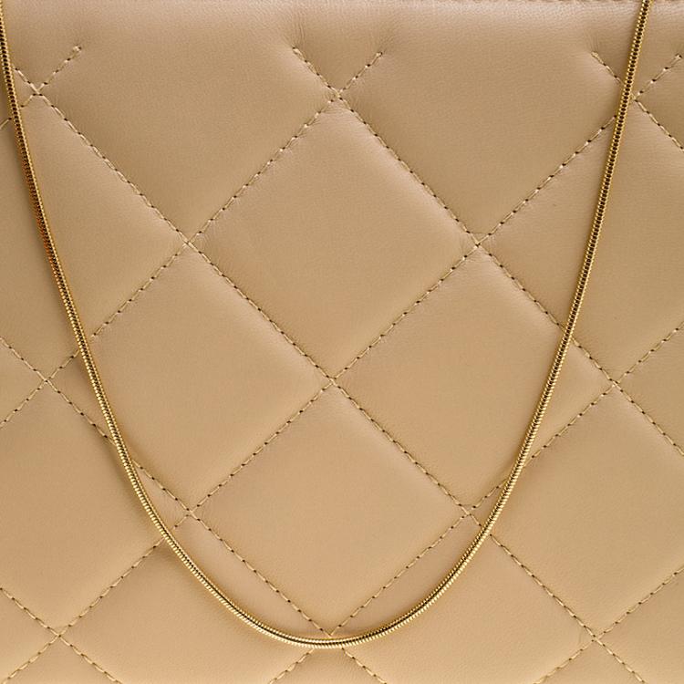 Pre Owned Carolina Herrera Beige Leather Chain Clutch