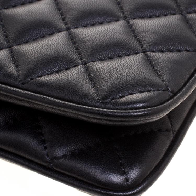 Pre Owned Carolina Herrera Black Quilted Leather Chain Clutch