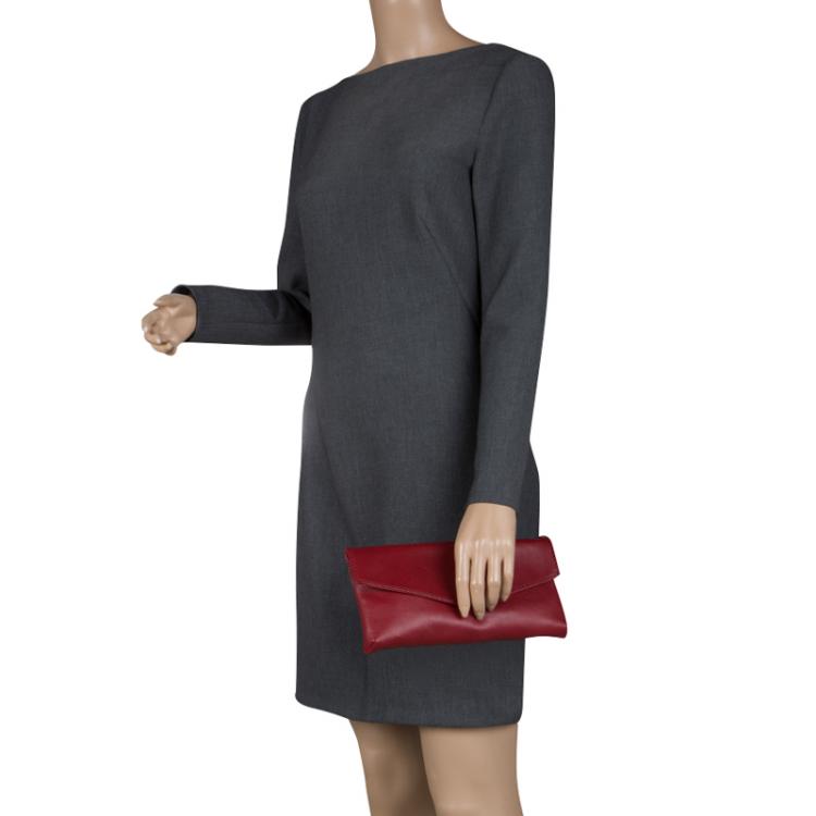 مملوكة مسبقًا Carolina Herrera Burgundy Leather Clutch