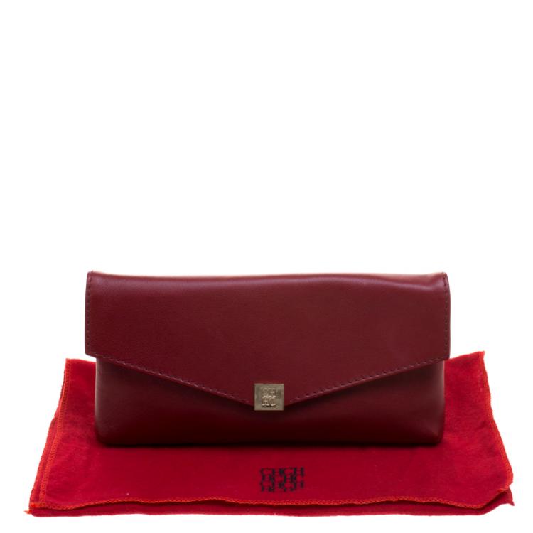 مملوكة مسبقًا Carolina Herrera Burgundy Leather Clutch