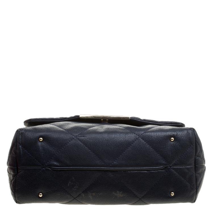 مملوكة مسبقًا Carolina Herrera Navy Blue Quilted Leather Flap Chain Shoulder Bag