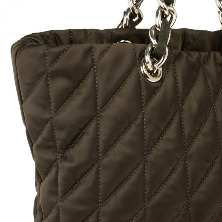 Pre Owned Carolina Herrera Green Nylon Quilted Tote