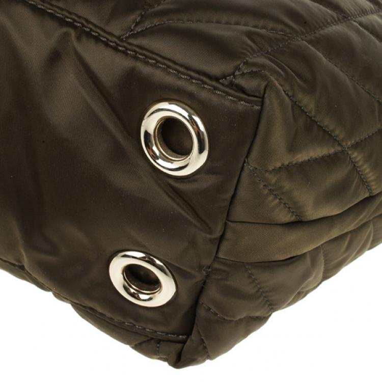 Pre Owned Carolina Herrera Green Nylon Quilted Tote