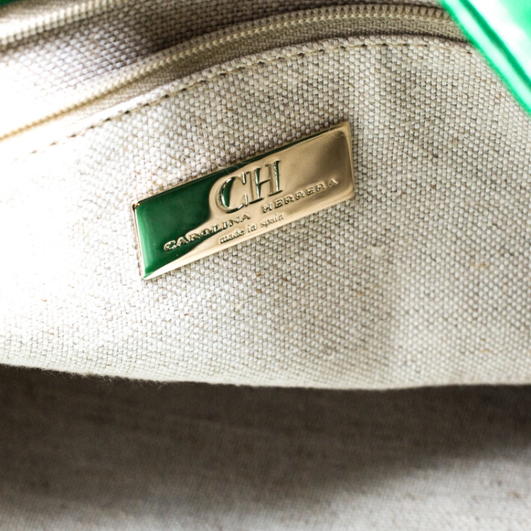 Pre Owned Carolina Herrera Green Leather Envelope Pocket Tote