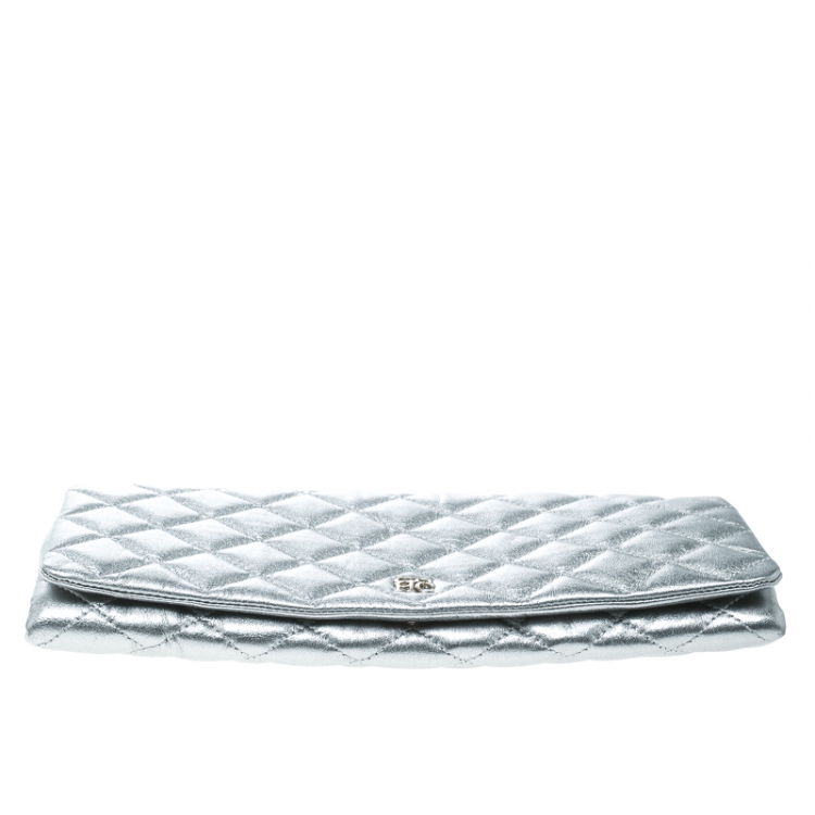 Pre Owned Carolina Herrera Metallic Silver Quilted Leather Chain Clutch