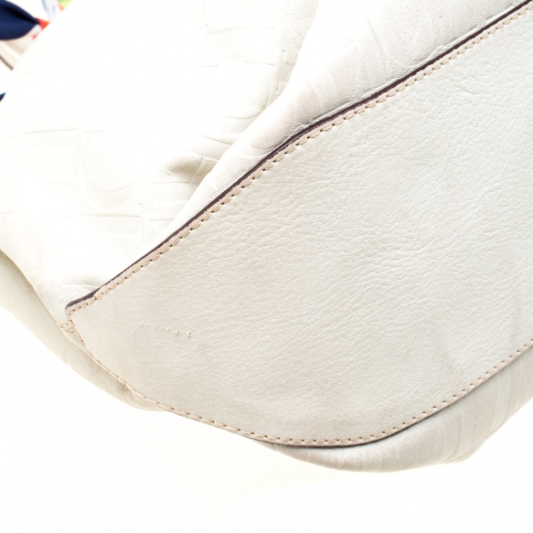 مملوكة مسبقًا Carolina Herrera Off White Monogram Embossed Scarf Tote