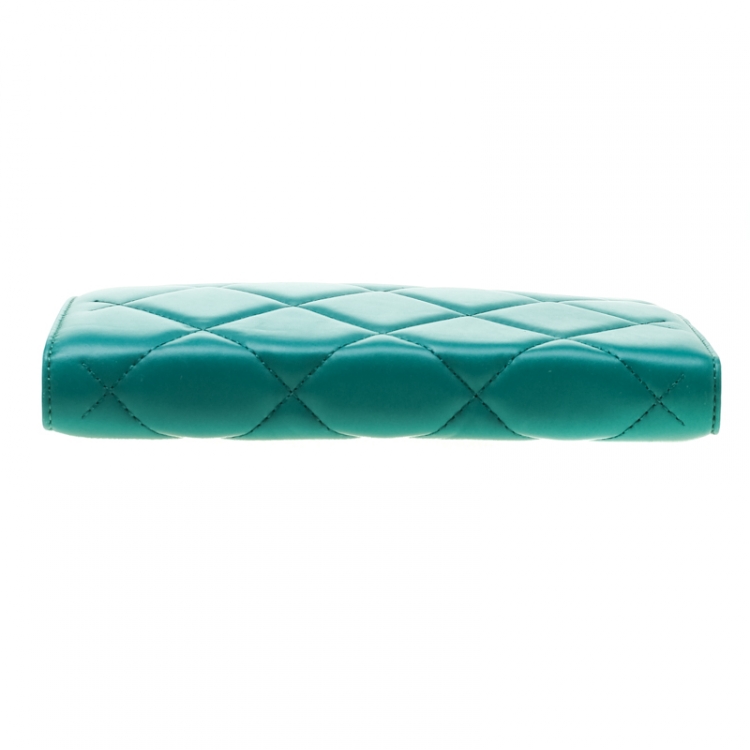 Pre Owned Carolina Herrera Green Quilted Leather Frame Shoulder Bag