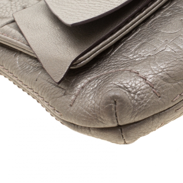 مملوكة مسبقًا Carolina Herrera Light Grey Leather Bow Shoulder Bag