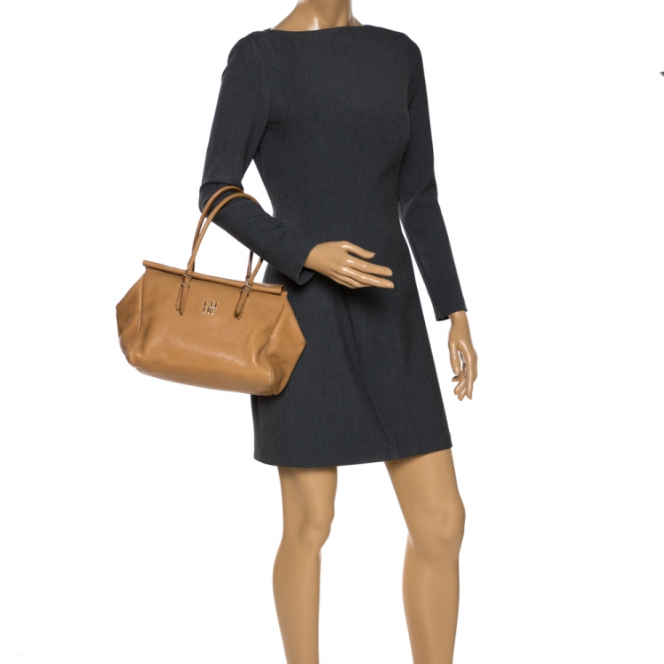 مملوكة مسبقًا Carolina Herrera Beige Pebbled Leather Satchel