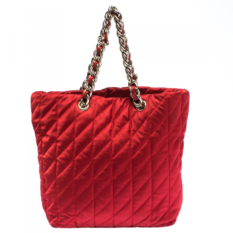Pre Owned Carolina Herrera Red Quilted Satin Chain Tote