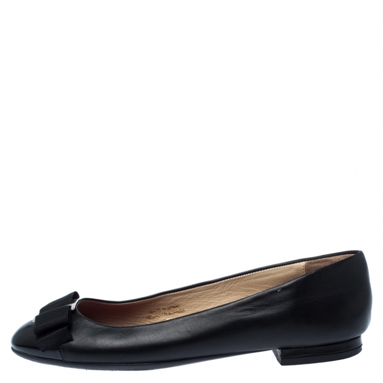 Pre Owned Carolina Hererra Black Leather Bow Ballet Flats Size 36