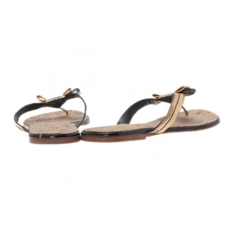 Pre Owned Carolina Herrera Gold Leather Thong Sandals Size 40