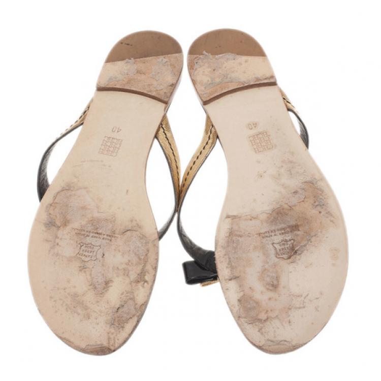 Pre Owned Carolina Herrera Gold Leather Thong Sandals Size 40