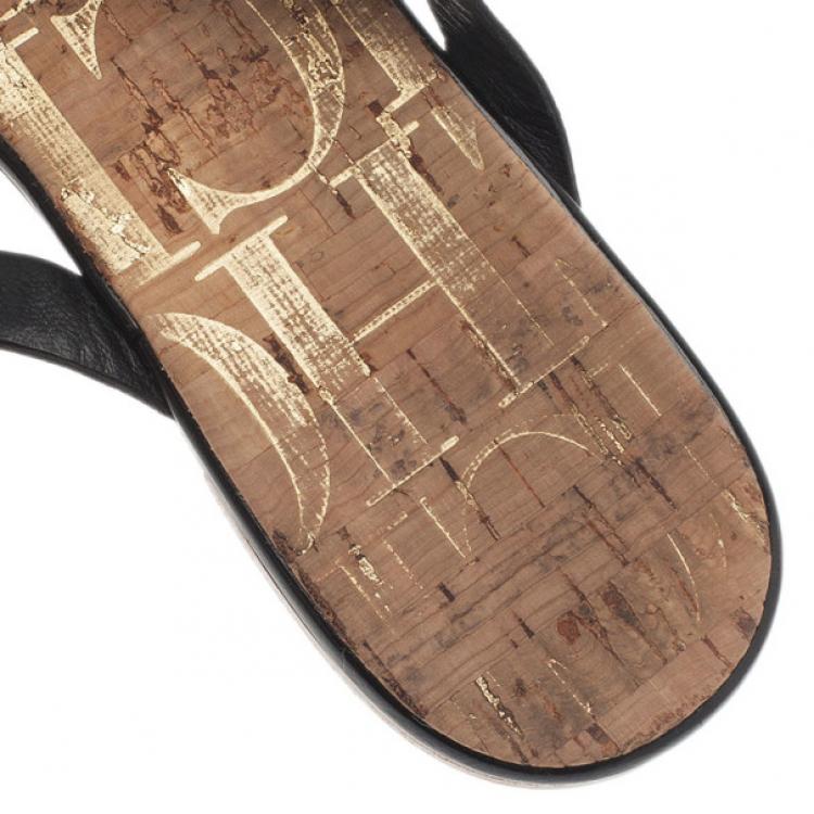 Pre Owned Carolina Herrera Gold Leather Thong Sandals Size 40