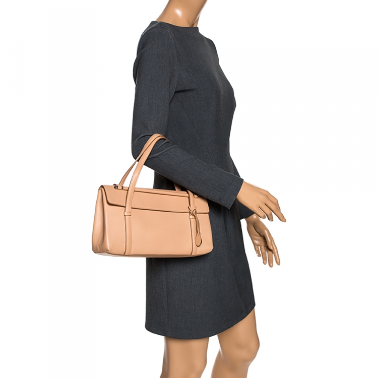 مملوكة مسبقًا Cartier Beige Leather Cabochon Flap Shoulder Bag