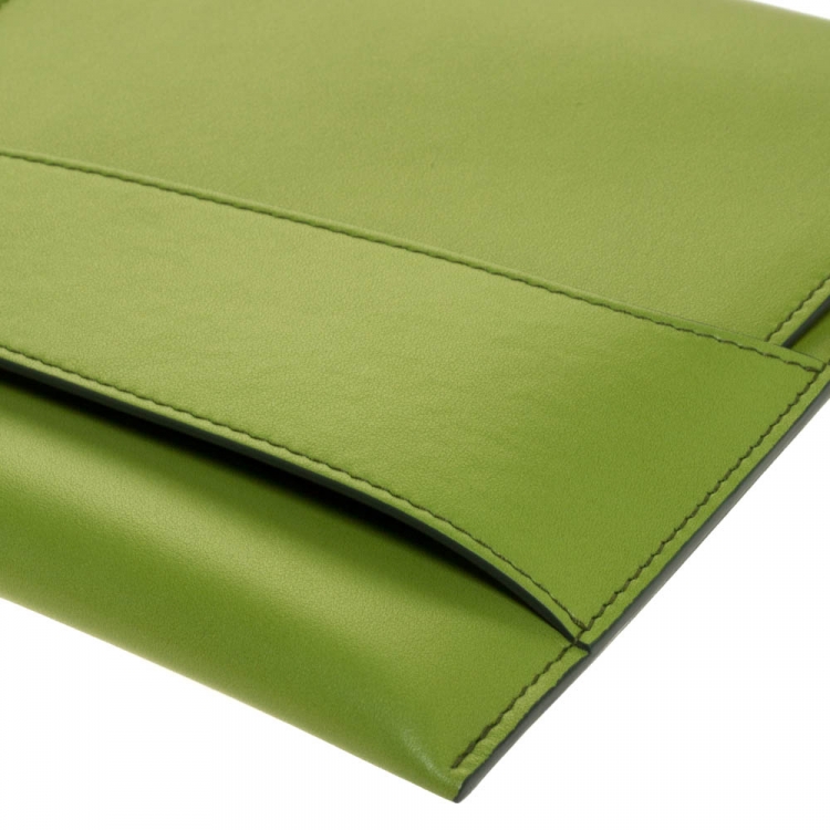 Pre Owned Cartier Apple Green Leather Logo Flap Clutch