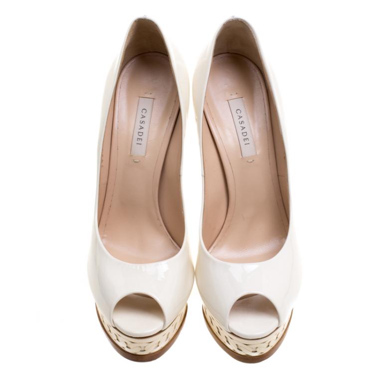 مملوكة مسبقًا Casadei Off White Patent Leather Platform Peep Toe Pumps Size 40