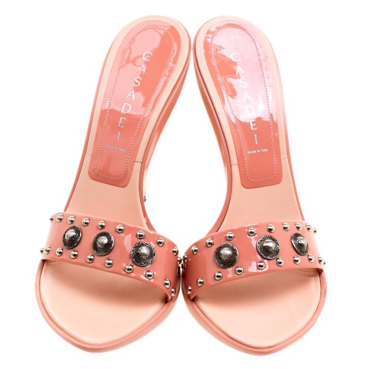 مملوكة مسبقًا Casadei Peach Patent Leather Studded Mules Size 39
